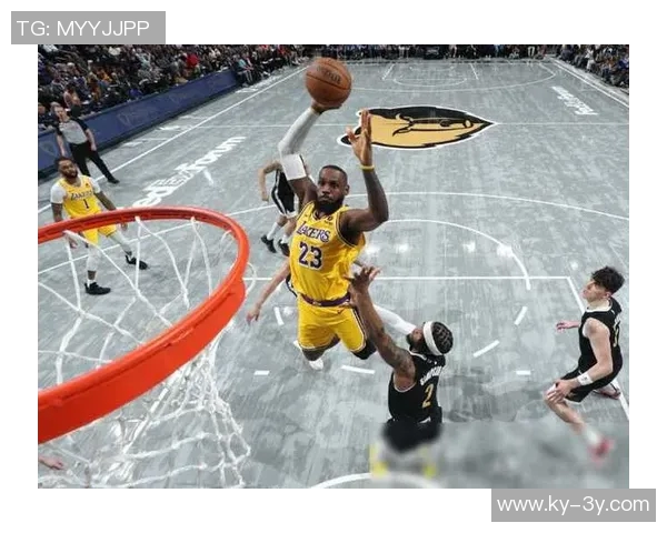 夸梅质疑詹姆斯年龄问题为何仍能完成隔人扣篮的表现